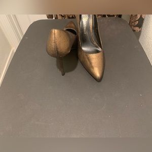 Rock Republic, gold tone,4.5 inch pumps